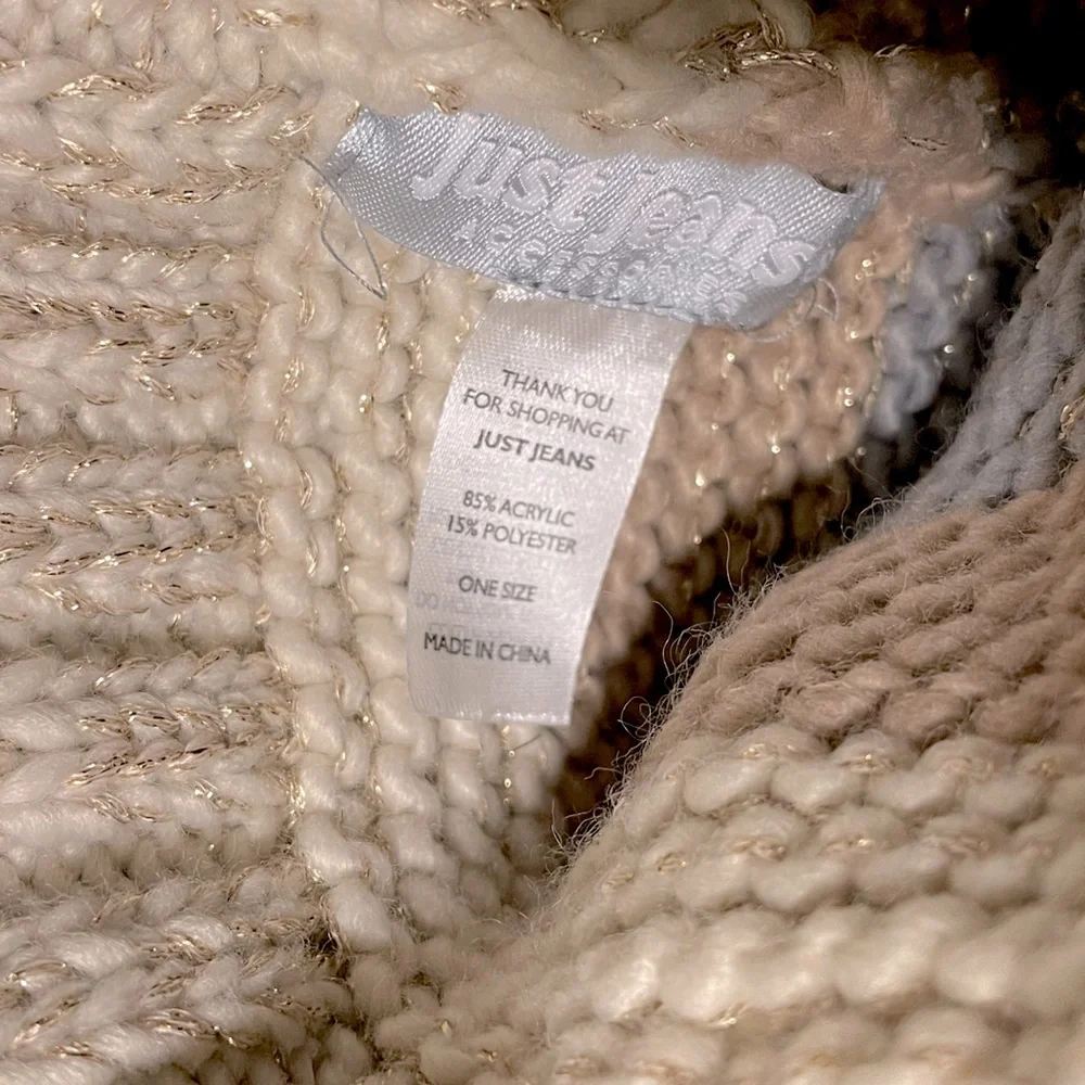 Perri Pom Beanie | NWT - Picture 4 of 9